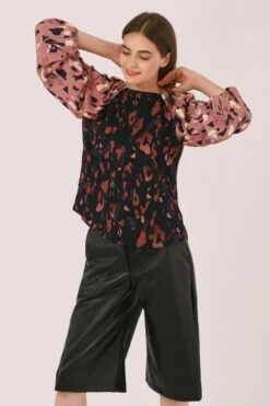 Closet London Blush Gathered Raglan Blouse -Closet London Popular Shop B6325 DSC 2944 88184.1598526120