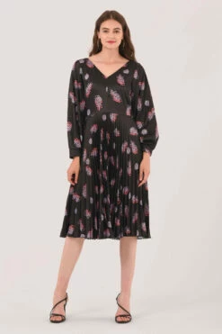 Closet London Black V-Neck Pleated Floral Print Dress -Closet London Popular Shop D6488 DSC 4677 20390.1605698547